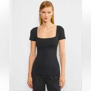NWT Aritzia Contour Square Hip Tee